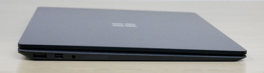 Surface Laptop 2の左側面