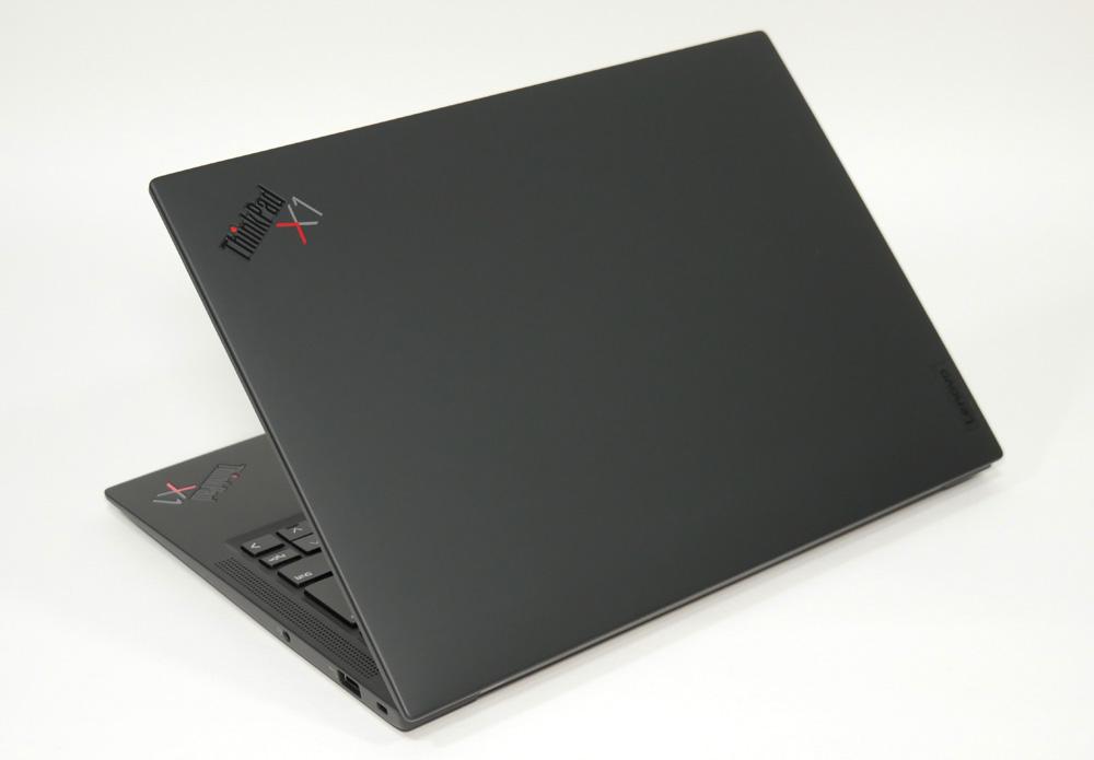 ThinkPad X1 Carbon Gen 9の天板側からの外観