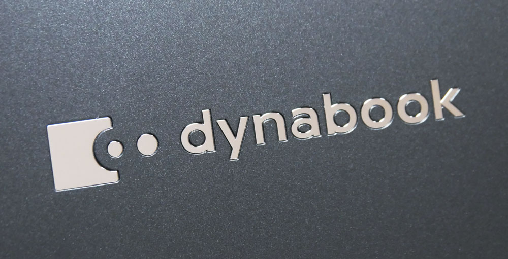 dynabook GZの天板ロゴのアップ