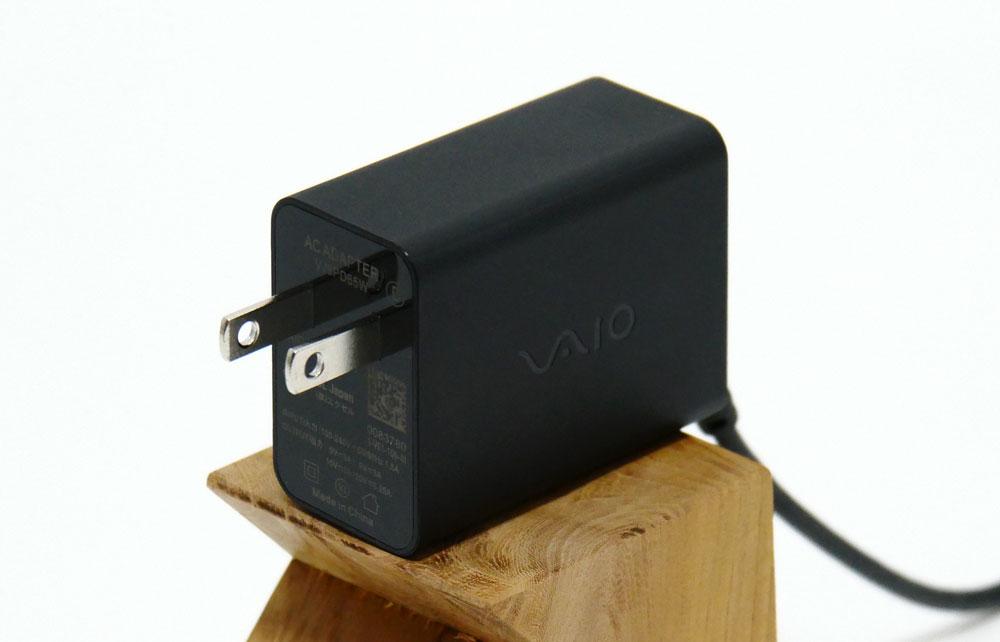 VAIO SX12の付属ACアダプター