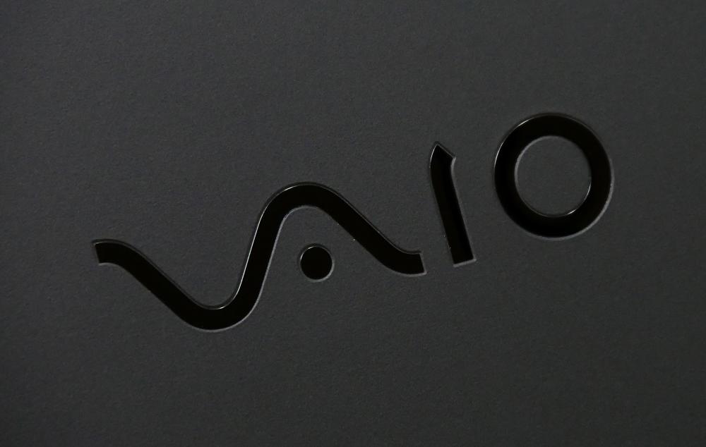 VAIO SX14の天板ロゴのアップ