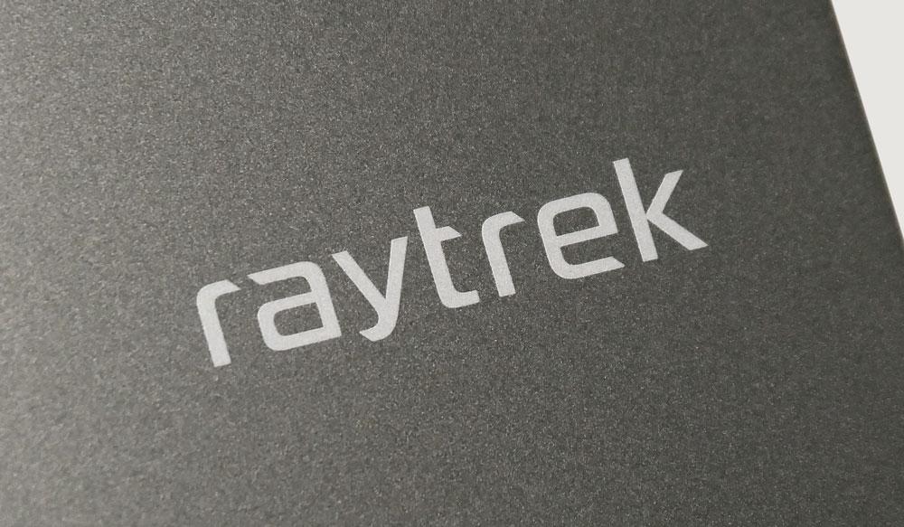 raytrek R5-AA6の天板ロゴのアップ