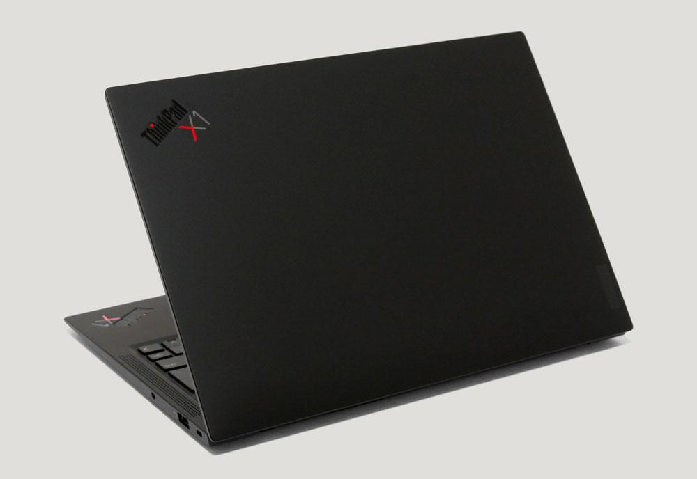 ThinkPad X1 Carbon Gen 10の外観