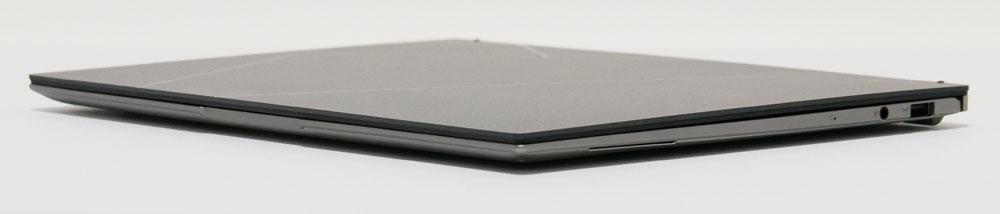 Zenbook S 13 OLED UX5304VAを折りたたんだ様子：斜め上から