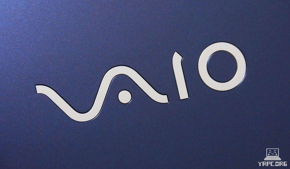 VAIO F14の天板ロゴのアップ
