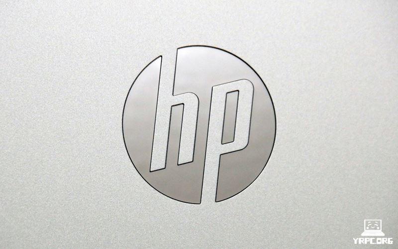 HP 14-emの天板ロゴのアップ