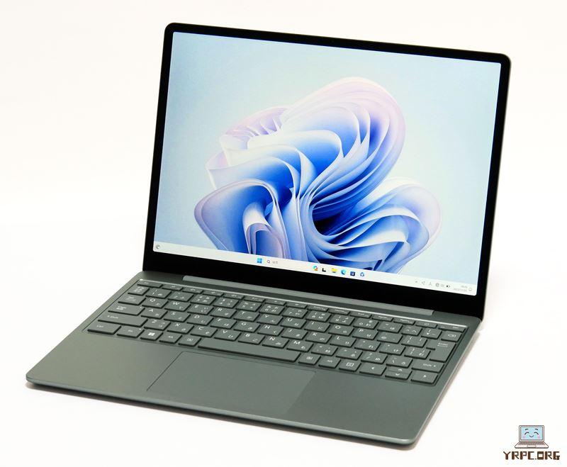 マイクロソフト　Surface Laptop Go 3の外観。斜め上から