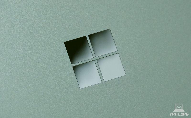 Surface Laptop Go 3の天板ロゴのアップ