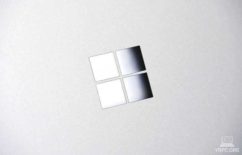Surface Laptop Studio 2の天板ロゴのアップ