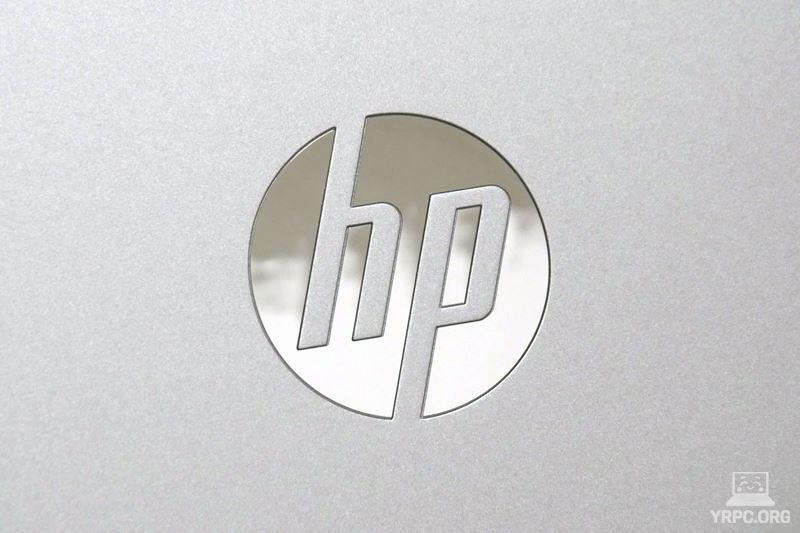 HP 15-fcの天板ロゴのアップ