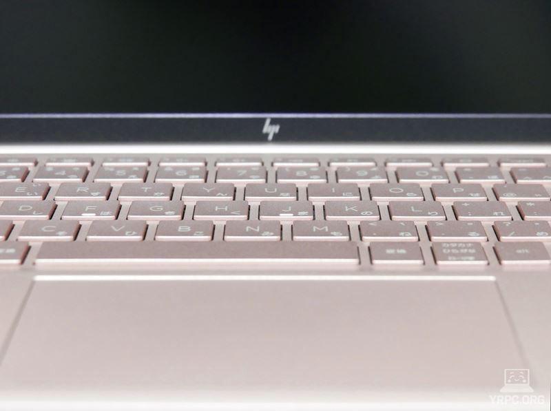 HP Pavilion Aero 13-beピンクベージュのキーボード